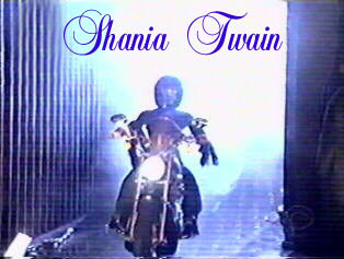 Shania Arrives In Style