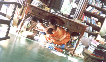 a shot showing the Ravi.K.Chandran's Style in kannathil Muthamittal...