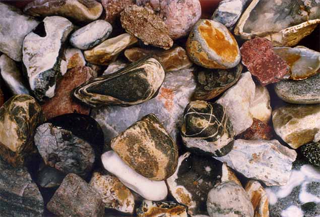 link changed to another mineral site. This site is all about the minerals of USA