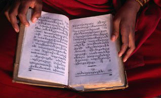 Teaching four stanza of Buddha Dharma would create immeasurable heaps of merit