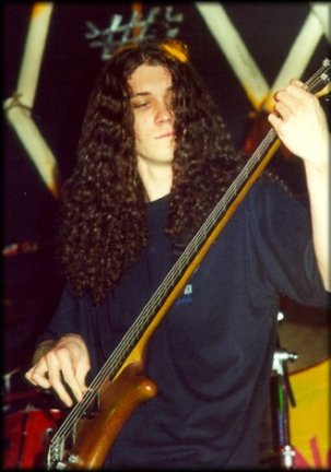 Akos - Bass
