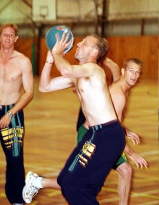 Donald_prepares_to_shoot.JPG (20088 bytes)