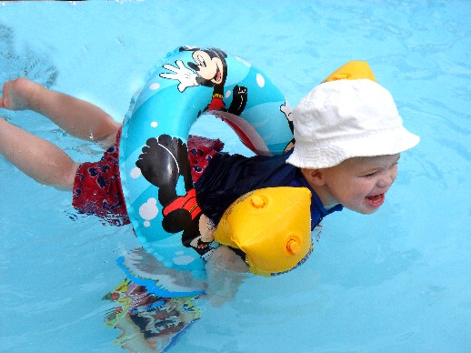 ... in September I went to Lanzarote to go swimming again. I just loved the Hotel kiddy pool!