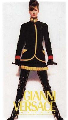 patent leather thigh high boots - Gianni Versace Fall Winter 1999 - hautes cuissardes en cuir verni Automne Hiver 1999-2000 (la d�cenie cuissardes)