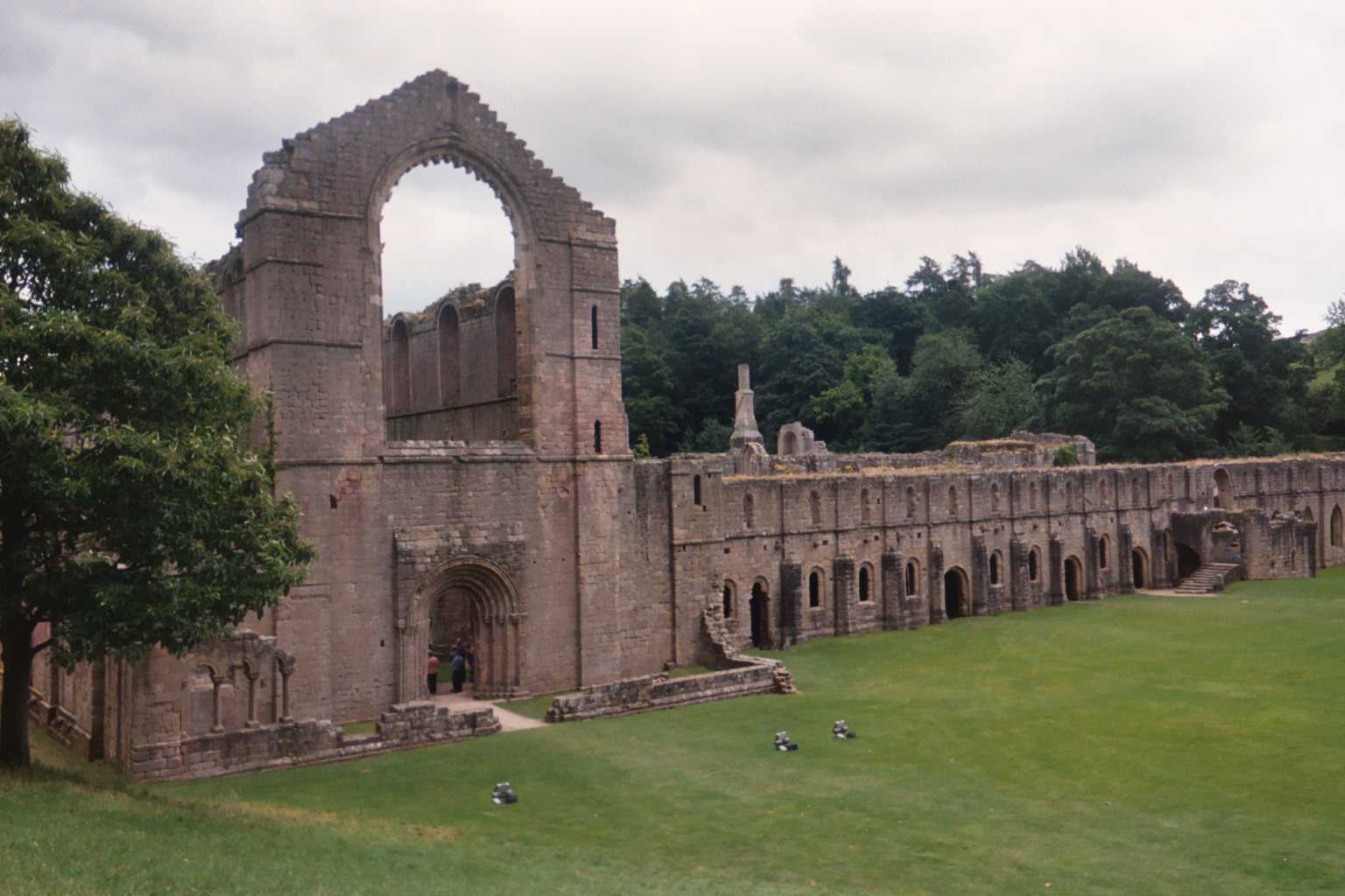 Fountains Abbey ruins, Yorkshire, July 2003