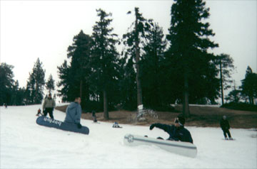 snowbombekagain.jpg (19983 bytes)
