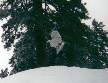 snowjumpftail.jpg (37933 bytes)