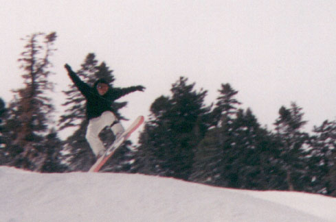 snowsumsjump.jpg (28802 bytes)
