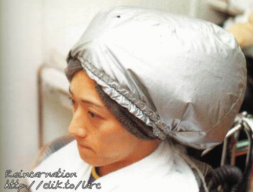 tetsu looked so funny with that silver thing covering his hair!!! he look like obasan lar~