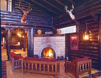 LOBBY OF THE EL TOVAR HOTEL, OPENED IN 1905 BY FRED HARVEY AND THE SANTA FE RAILROAD. GRAND CANYON N.P. NPS PHOTO. 