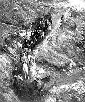TEDDY ROOSEVELT, JOHN HANCE, & THE COLGATE PARTY START DOWN THE BRIGHT ANGEL TRAIL IN GRAND CANYON. 17 MAR 1911. KOLB BROS.<br>