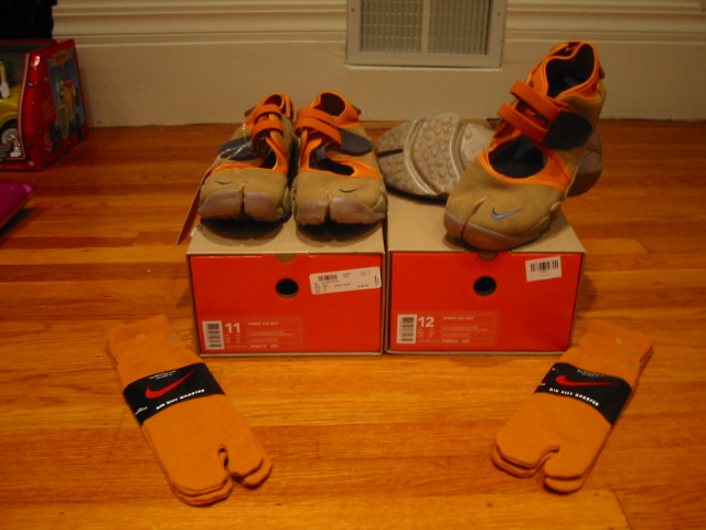 shoeholik@hotmail.com