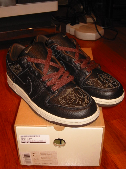 shoeholik@hotmail.com