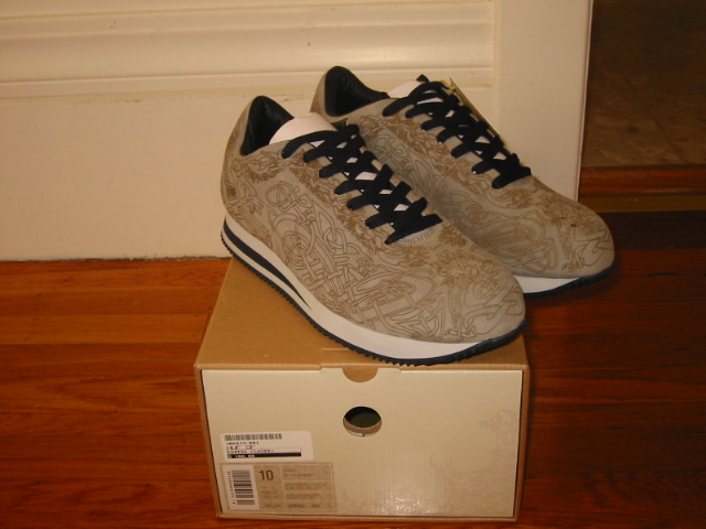 shoeholik@hotmail.com