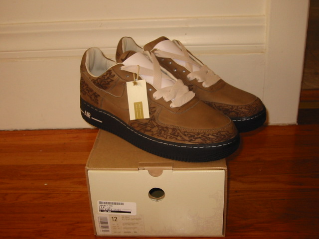 shoeholik@hotmail.com