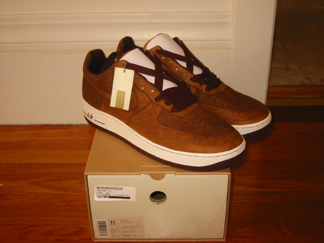 shoeholik@hotmail.com