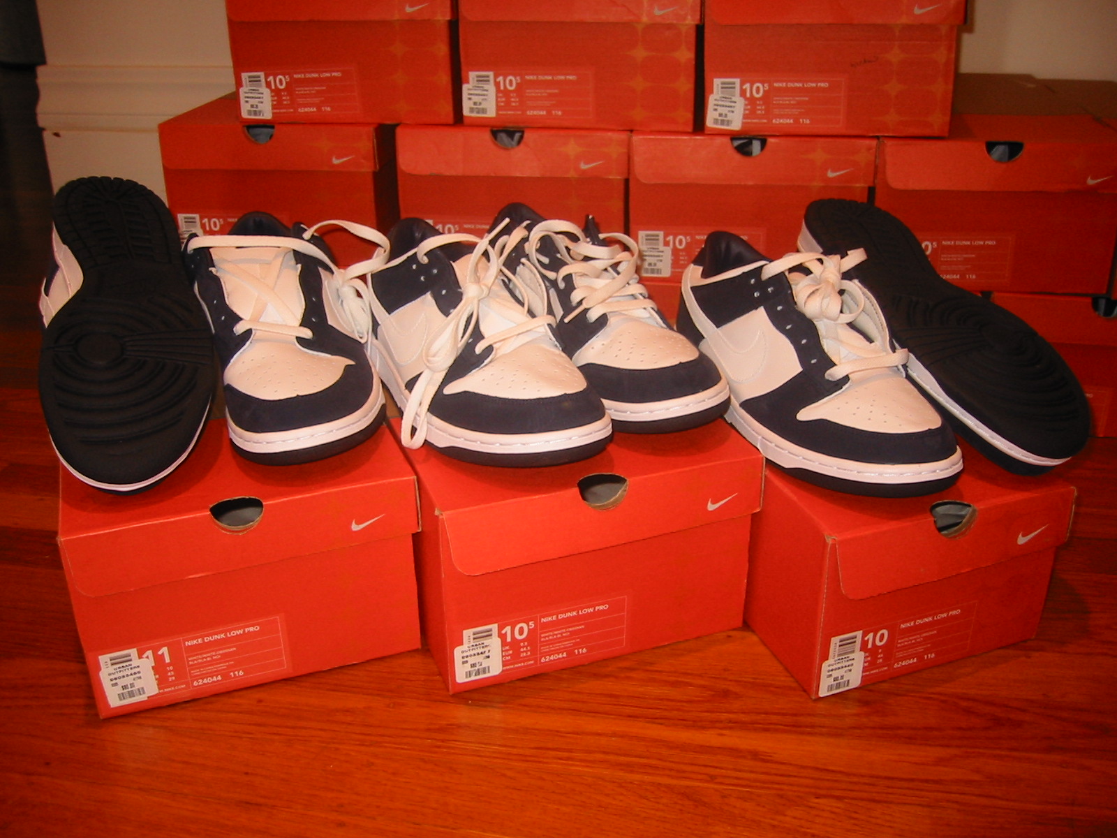 shoeholik@hotmail.com
