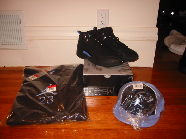 shoeholik@hotmail.com