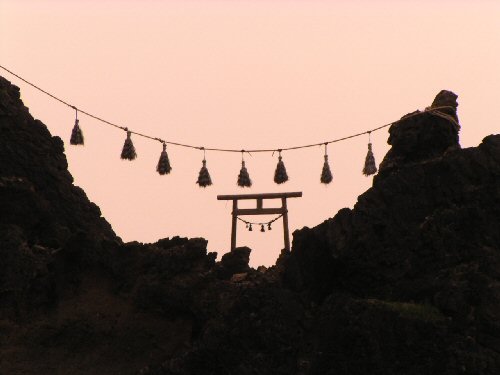 These two rocks can be found in Atsumi. The rope is Shinto. There are a similar pair in Fukura.