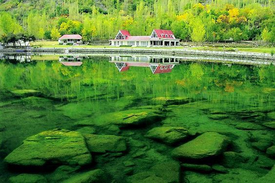 Kachura Lake skardu Pakistan: 