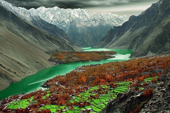 scenic sights of the fabulous Hunza Valley[Pakistan]: 