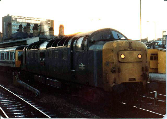55017 stands at Sheffield on 31/12/79 ready to work the 1E24 to Newcastle. Thanks to Paul Bettany for this information.