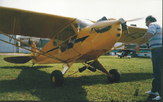 Eng.Mour�o dando 'partida' no Mod�lo #1 - Aeroclube Pira�ununga-SP