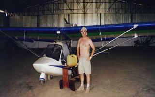 Cmte.D�Amore no hangar do S�tio de Pouso
