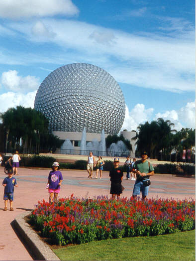 EPCOT.jpg (42550 bytes)