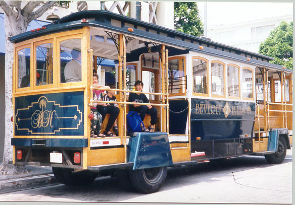 Beverly Hills Bus.jpg (71670 bytes)