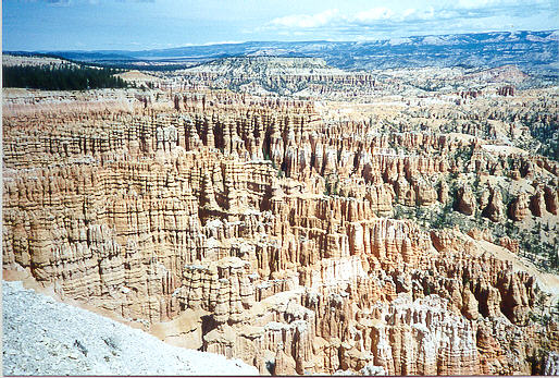 BRYCE.jpg (94781 bytes)