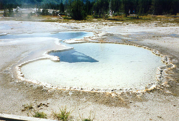 Yellowstone1.jpg (63866 bytes)