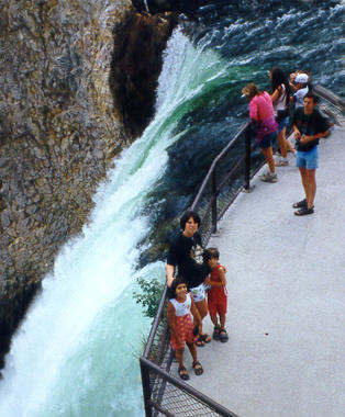 Yellowstone4.jpg (33317 bytes)