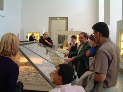 Professor Kessler im Museum