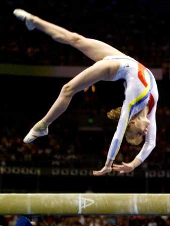 Simona Amanar: Biography