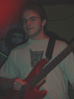 LUIS ALCARAZ JR. (BAJO)