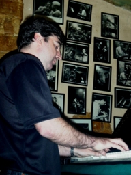 PEDRO MEDINA (TECLADOS)