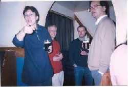 Ich, Andrew, Tim und Mahahalolm, sorry, Malcolm.