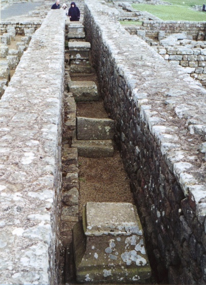 Centre Pillars
