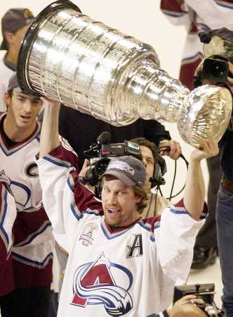 Forsbreg lifts the Cup, who needs a spleen?!