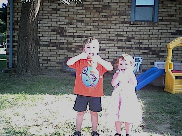 Nicky & Xandria, making faces