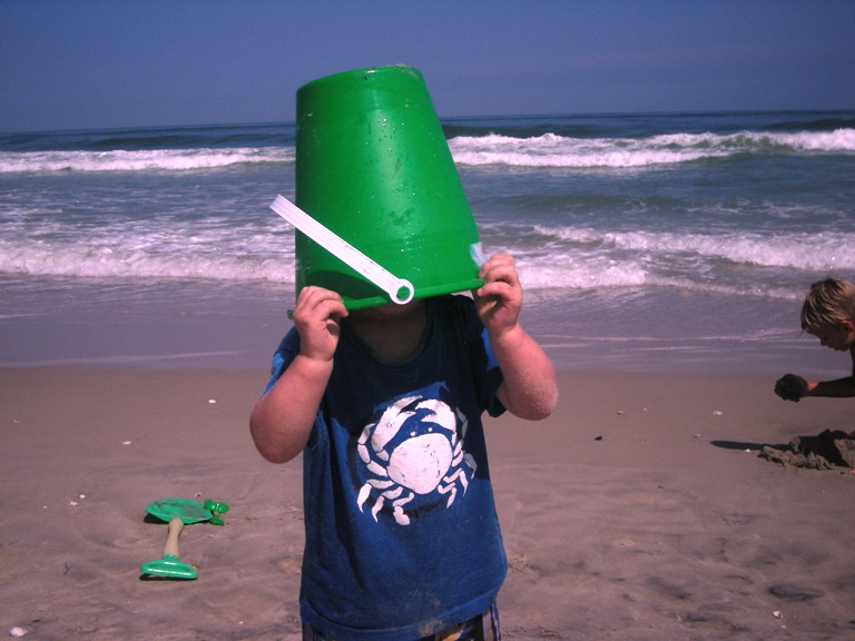 Visual on the proper use of a bucket