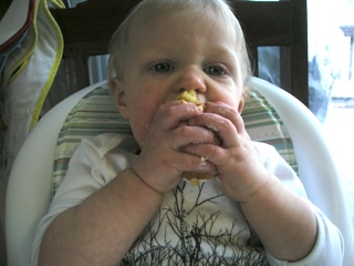 Eating my pineapple birthdy cupcake