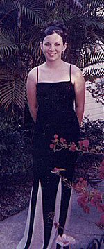 Me.  >.<  Taken at Bianca's dad's fiance's house before Farewell.  I do too look fat, shut up.