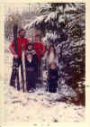group_family_snow.jpg (178769 bytes)