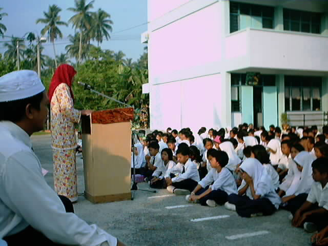 Pengacara (Pn.Norazila) menyampaikan ucapan aluan