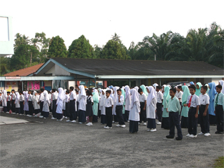 Dari sebelah kanan sekali..kelas tahun enam