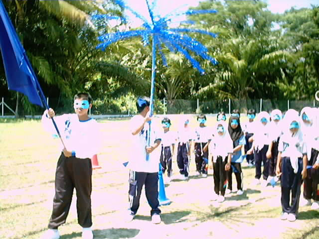 perbarisan rumah biru bersiap sedia utk bergerak