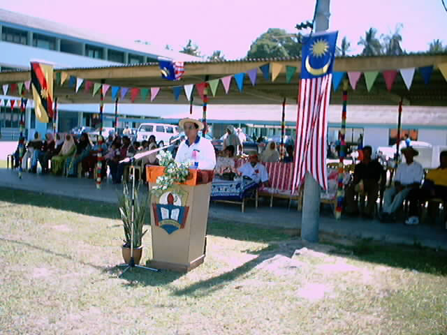 Tn.Hj.Razali Yusof (gurubesar) menyampaikan ucapan