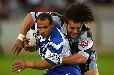 click thumbnail 2 enlarge&nbsp; ....&nbsp;&nbsp; Warriors prop Vilisanti pounces on Bulldogs winger Al Mazri 